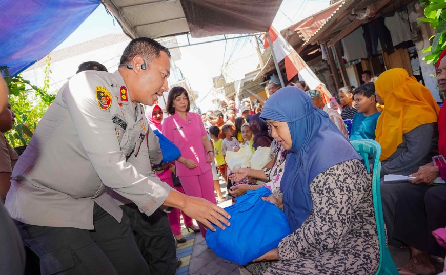 Polrestabes Surabaya Salurkan Paket Sembako Lewat Program “Luthfie.Daily Berbagi”